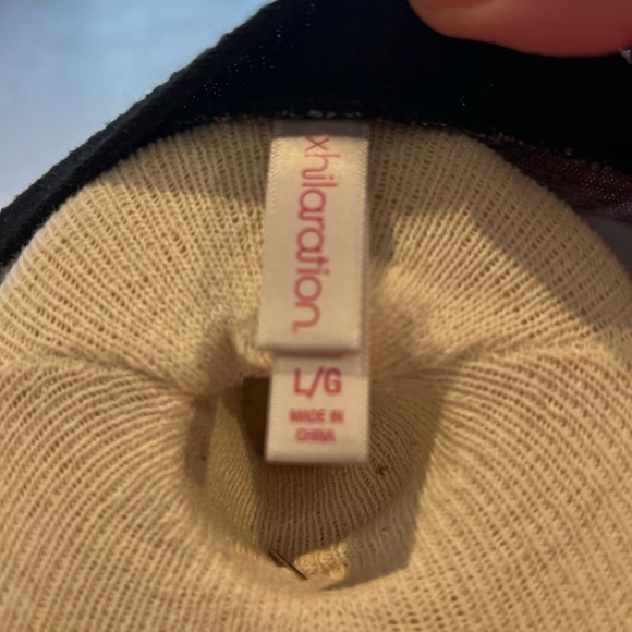 Xhilaration Black and Cream Knit Top Large Floral - Picture 5 of 5